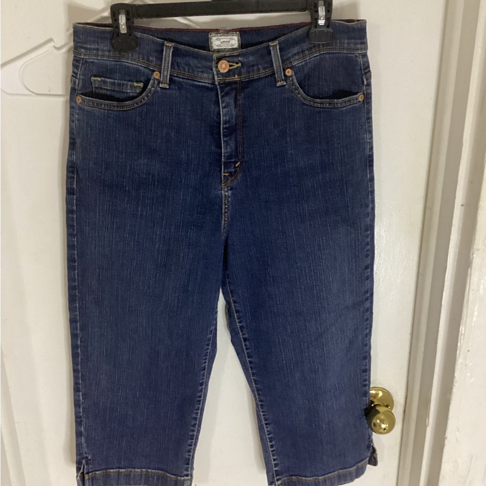 Levi’s Strauss perfectly slimming Capri pants size 14